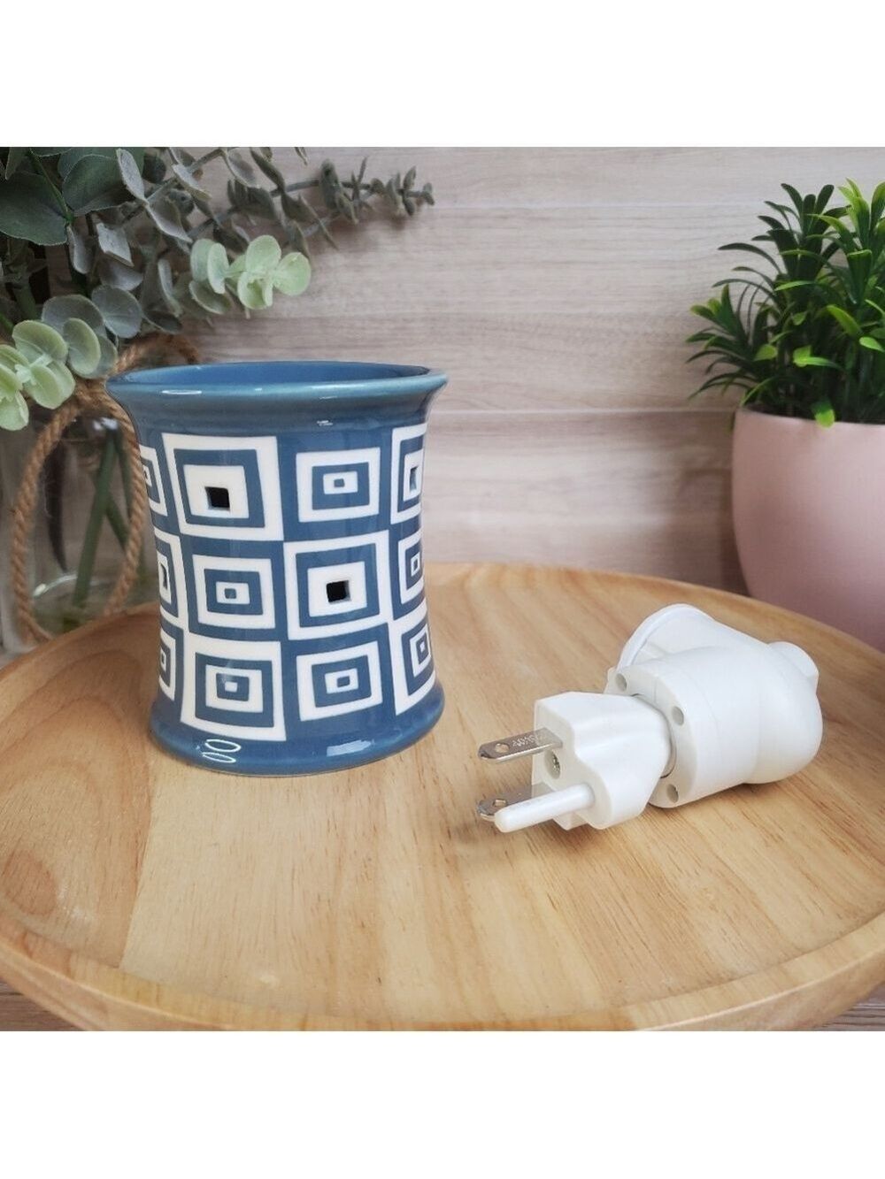 Scentsy Teal Blue Geometric Plug In Warmer 2010